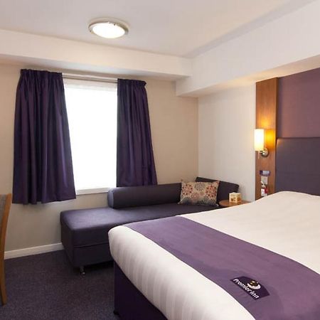 Premier Inn Edinburgh East Exterior foto