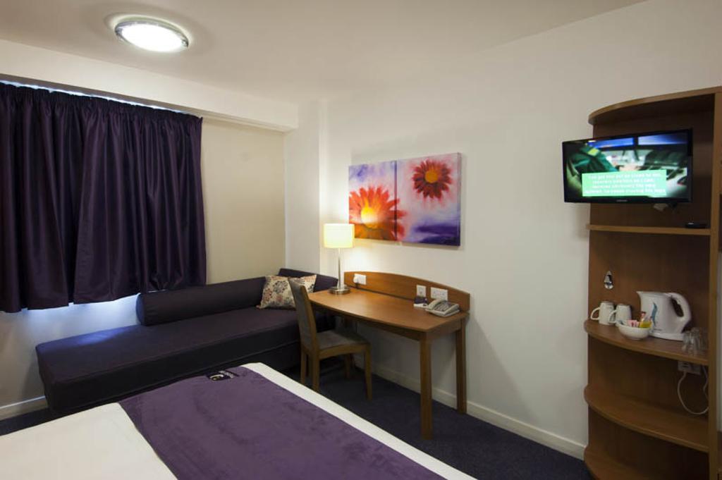 Premier Inn Edinburgh East Exterior foto