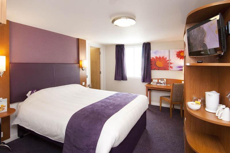 Premier Inn Edinburgh East Exterior foto